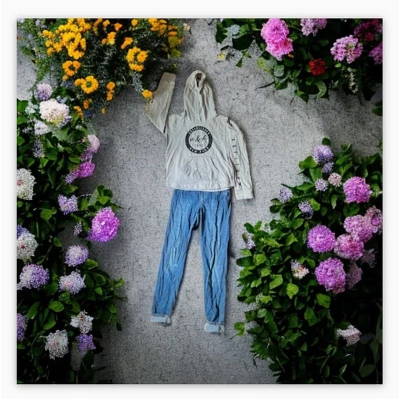 Girls 2pc bundle -sz 10-12- Levi jegging-AF hoody glitter logo-great shape ! ☀️ - Picture 1 of 12